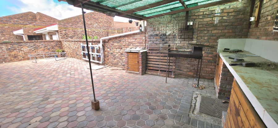 3 Bedroom Property for Sale in Hartenbos Central Western Cape